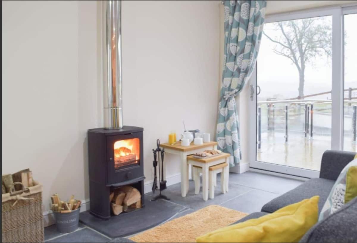 Luxury Cottage With Private Indoor Hot Tub+Woodlands Llanfyrnach Exterior photo