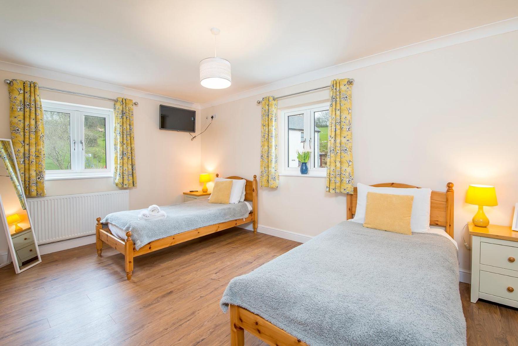 Luxury Cottage With Private Indoor Hot Tub+Woodlands Llanfyrnach Exterior photo
